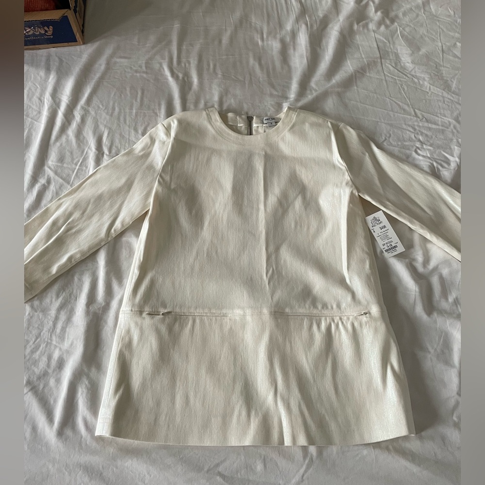 NWT Per Se Ivory Trumpet Blouse Size 4